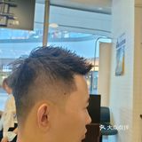 前刺发型