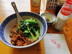 辣肉面-沪西老弄堂面馆(定西路店)