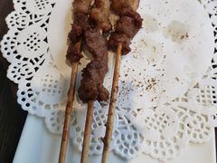 外酥里嫩的烤羊排-老牌坊鲁菜名店(宽厚里店)