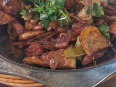 -愉肴麻辣香锅(中山路店)