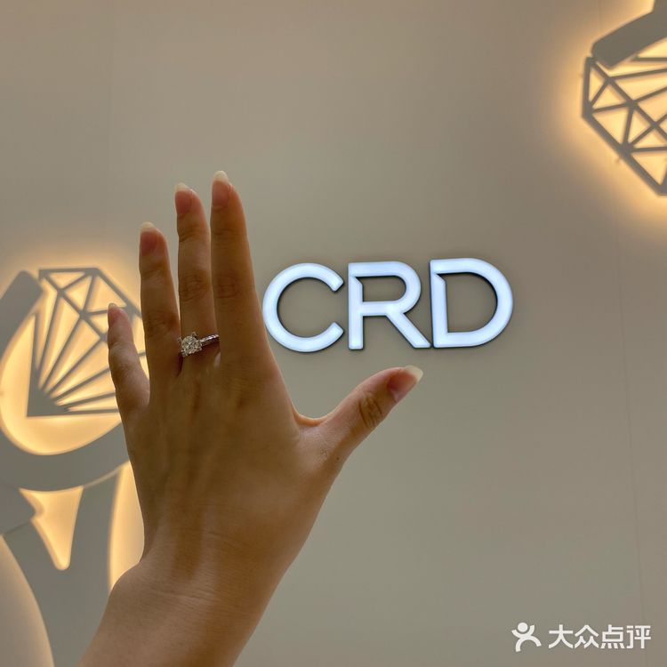 是气质女王的钻戒呀！！