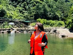 -安吉龙王山峡谷漂流