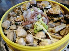一筐贝壳-日进一片海.生腌海鲜火锅.宵夜烧烤(三里屯总店)