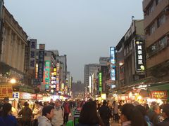 -六合夜市