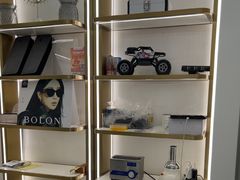 -目上眼镜·蔡司依视路授权(青浦宝龙店)