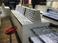 -臻美视爵眼镜·明月·依视路·蔡司折扣店(广渠门店)