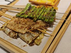 -山野的朋友露营炭火烤肉