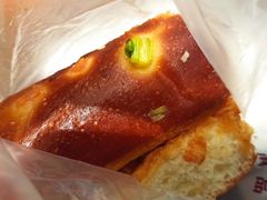 葱卷肉松现烤面包-金凤成祥(蓝旗营店)
