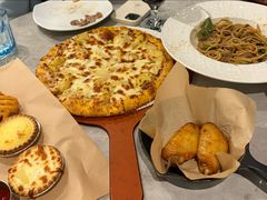 金枕榴莲多多狂欢披萨-必胜客(威高广场店)