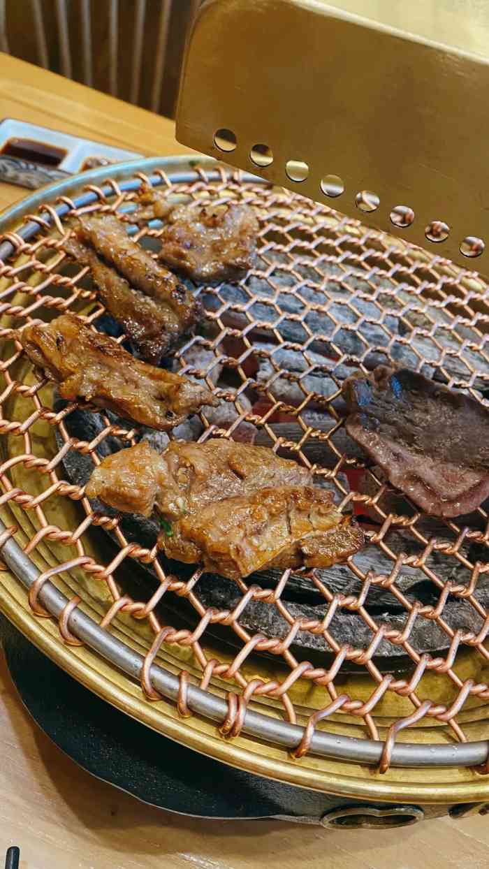 釜田家黑牛果木烤肉(迎宾路店)-"[服务铃]服务:进门测温登记,姐姐很热