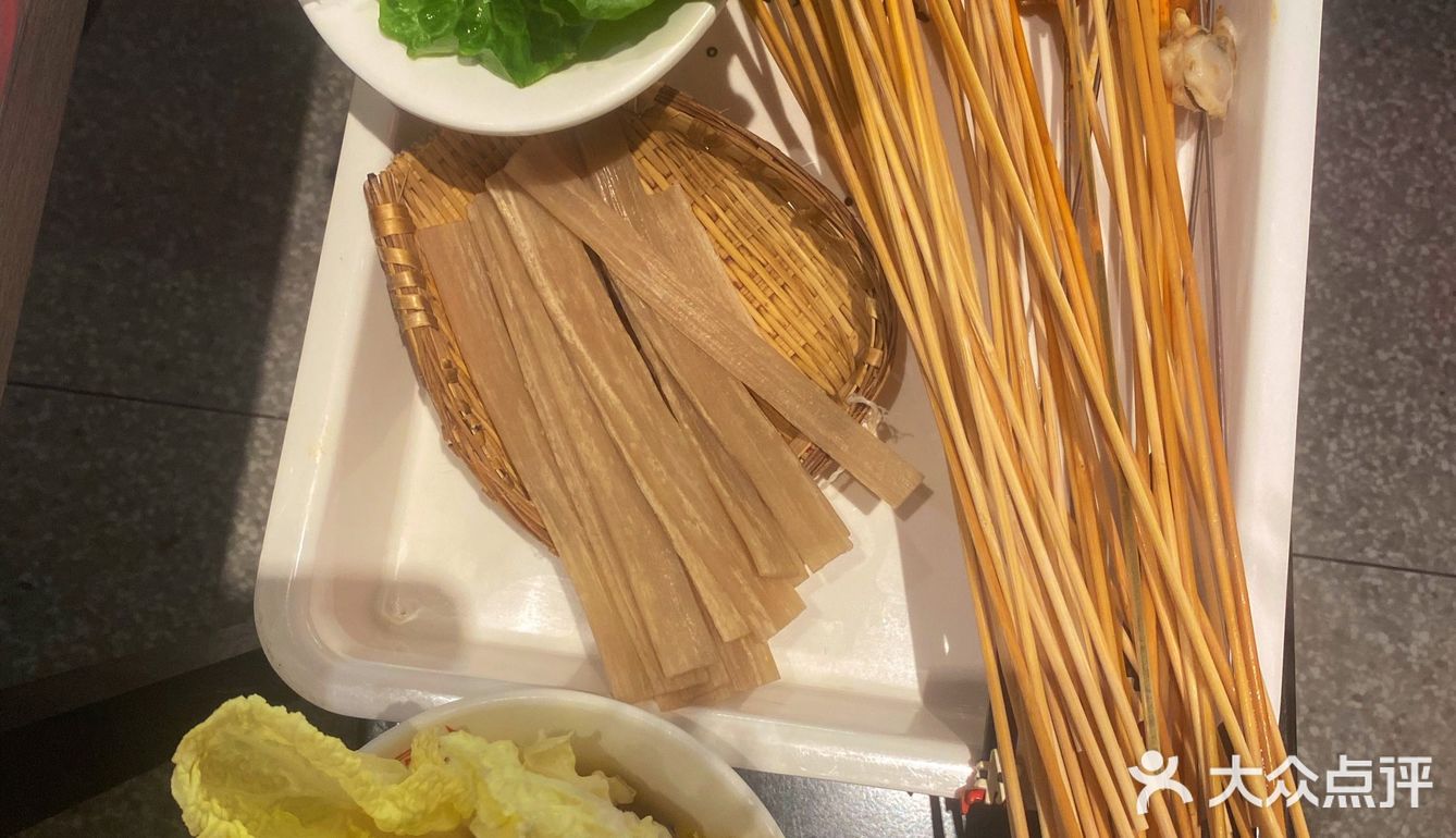市中心最好吃的老成都串串！牛肉6毛！一次吃到爽！
