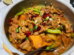 压锅牛腩烩杂粮-俭寨大盘芦花土鸡·小公鸡·烧烤新疆菜(云通店)
