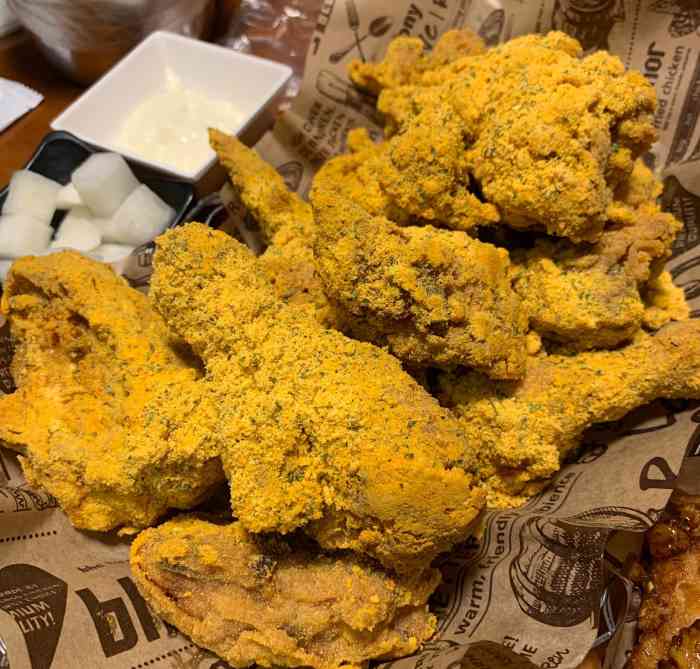 bhc炸鸡-"bhc炸鸡(莲洞店),招牌有蜂蜜炸鸡,黑."-大众点评移动版