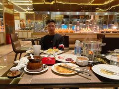 -大中华希尔顿酒店-念自助餐·嗨啤·小龙虾