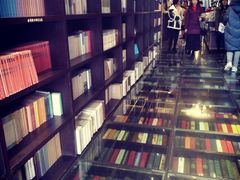 -钟书阁(松江泰晤士小镇店)