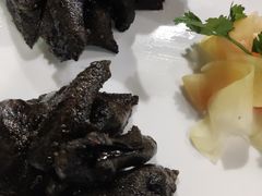 脆皮黑金乳鸽-七寸飝大饭店(马场店)
