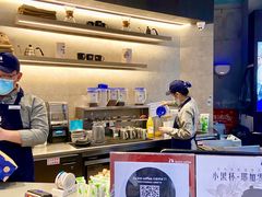 -瑞幸咖啡(岳家嘴地铁站店)