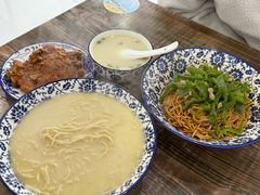 大排鱼汤面-鱼汤面