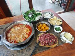 -黄利砖万峰林布依特色酸笋牛肉馆