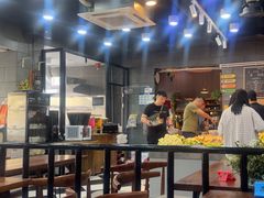 -愉肴麻辣香锅(中山路店)