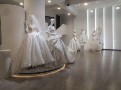 -禕·愫白婚纱商店