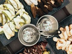 -蘑统田下·野生菌火锅