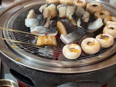 -围炉肉舍•炭烤活鳗•丹东海鲜烤肉(步行街店)