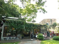 -莓园冰淇淋店