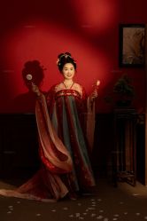 -雪中彩影婚纱摄影·微光艺术中心