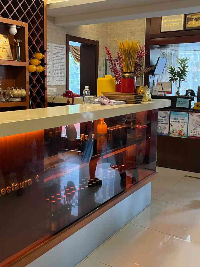 新利查西菜馆(东安路店)-"不是正中午来的,人气依然很旺,等了一段时.