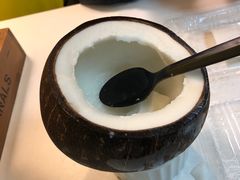 -志龙皇冠吃货椰子铺