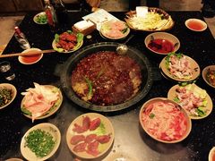 -茅草房·河畔园林火锅
