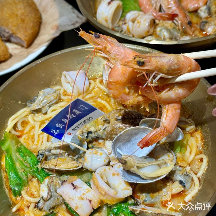 厦门沙坡尾街边！！人好多的沙茶面！