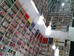 -钟书阁(松江泰晤士小镇店)