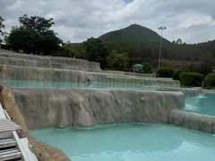 -十万大山布透温泉