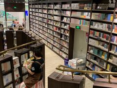 -钟书阁(群光广场店)