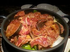 鲶鱼锅加牛五花-猪啊牛呀羊啊铜盘烤肉(正大广场店)