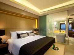 -上海滴水湖皇冠假日酒店