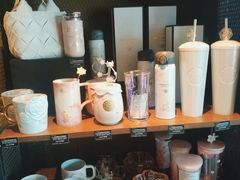 零售区-星巴克(青岛大拇指广场分店)