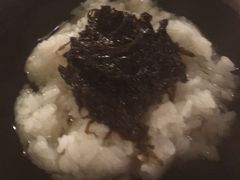 -海で魚を食べる鳥