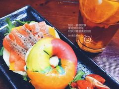 烟熏三文鱼彩虹贝果-吃饼人西餐(南开店)