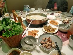 -洪氏嗨捞·广东猪肚鸡·椰子鸡火锅(西咸万象城店)