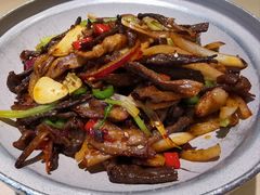 五花肉炒鹿茸菌-吕氏疙瘩汤·海鲜新鲁菜(凯德mall新都心店)