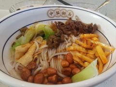 -弘束束柳州深巷螺蛳粉(珠江路店)