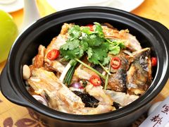招牌广式鱼头砂锅-永記粤菜·五指毛桃花雕鸡煲(九亭店)