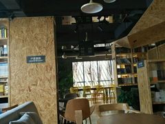 -新华里咖啡书吧(新华书店小寨店)