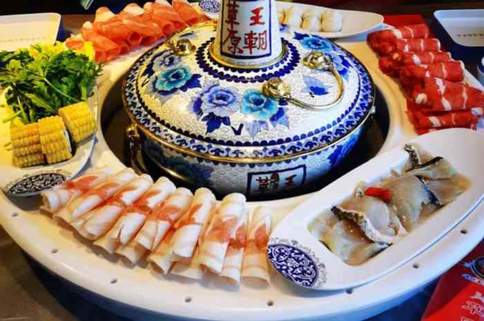 草原王朝冰煮羊火锅-"店里太忙了,刚开业,多少服务有点慢,但可.