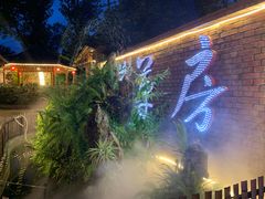 -茅草房·河畔园林火锅