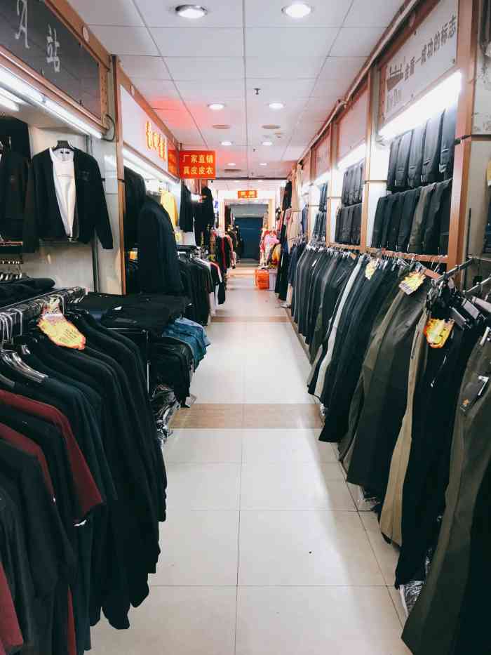 龙翔服饰城-"经常路过,但很少进去逛,都是小店铺,可以.