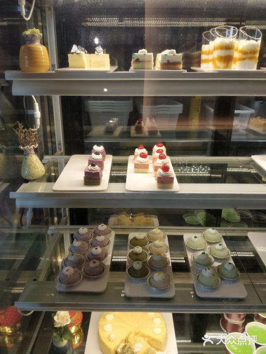 海玥荟海鲜姿造自助餐厅(欧罗巴广场店)面包甜点陈列柜图片